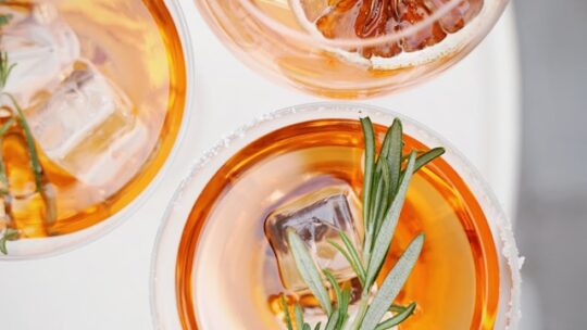 Cocktails: Oplev mangfoldigheden af smag og farver